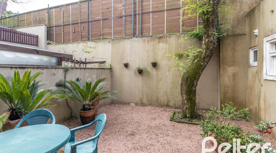 Casa em Condomínio à venda com 293m², 3 dormitórios, 1 suíte, 2 vagas, no bairro Tristeza em Porto Alegre