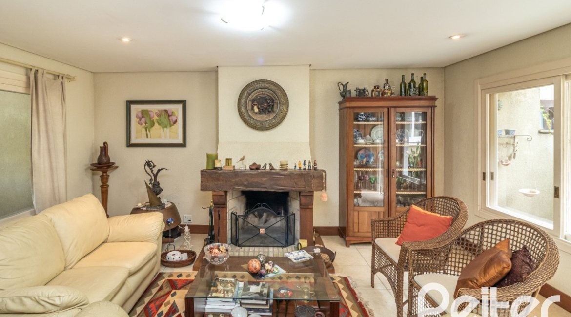 Casa em Condomínio à venda com 293m², 3 dormitórios, 1 suíte, 2 vagas, no bairro Tristeza em Porto Alegre