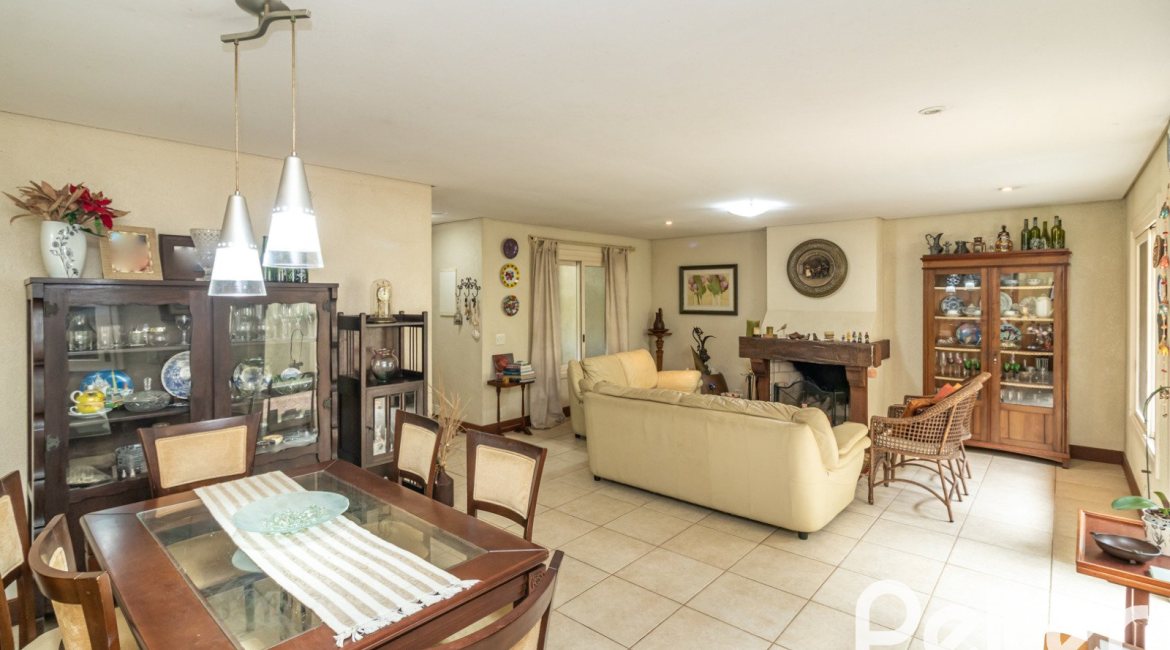 Casa em Condomínio à venda com 293m², 3 dormitórios, 1 suíte, 2 vagas, no bairro Tristeza em Porto Alegre