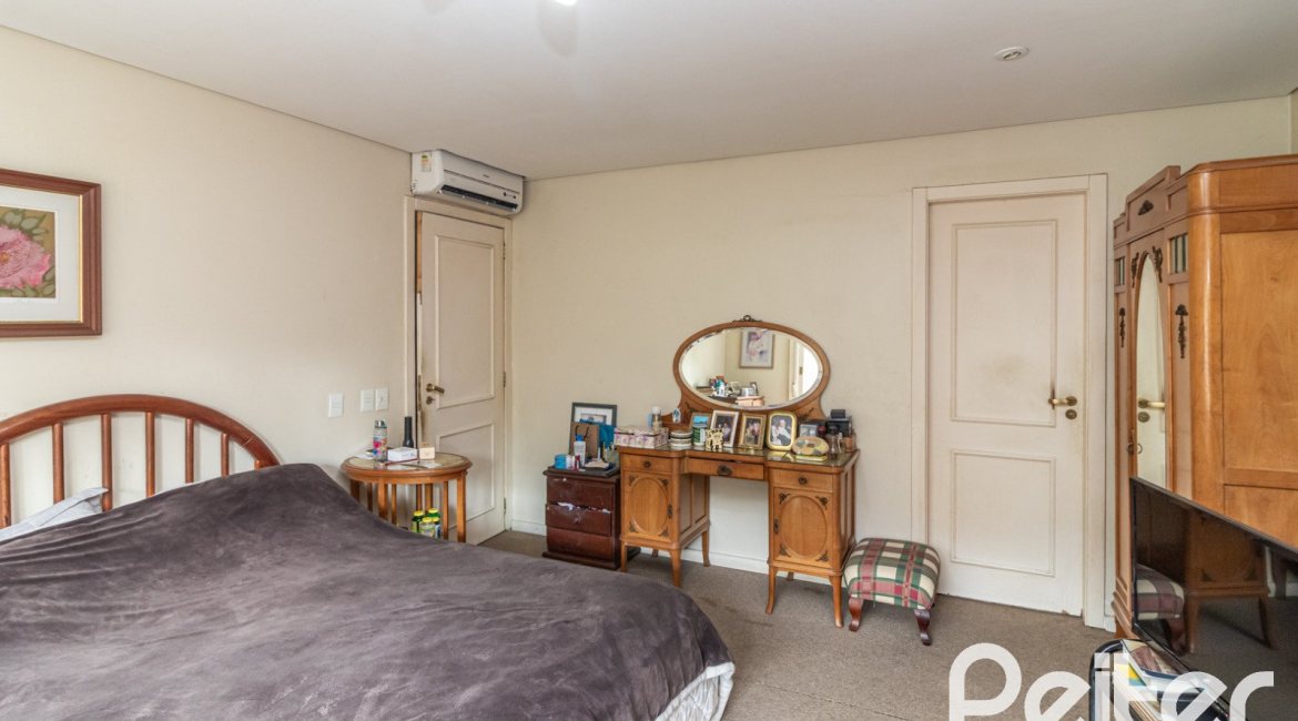 Casa em Condomínio à venda com 293m², 3 dormitórios, 1 suíte, 2 vagas, no bairro Tristeza em Porto Alegre