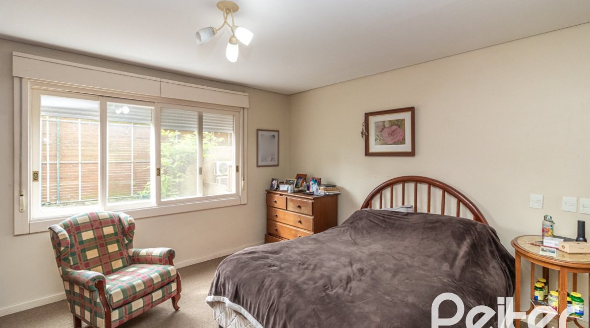 Casa em Condomínio à venda com 293m², 3 dormitórios, 1 suíte, 2 vagas, no bairro Tristeza em Porto Alegre