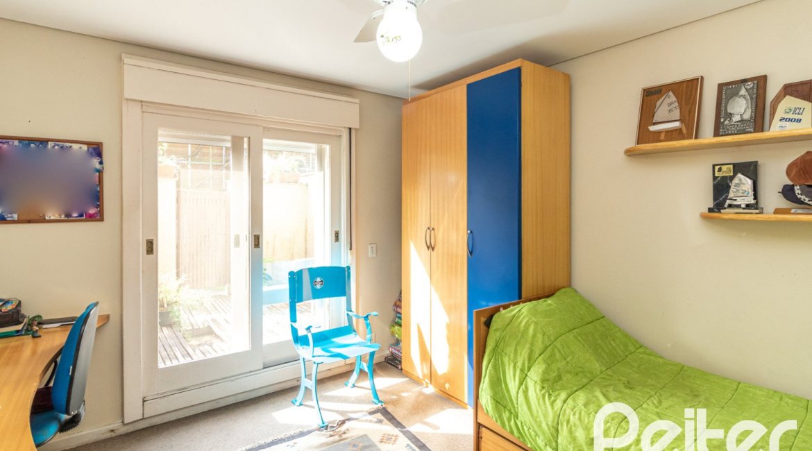 Casa em Condomínio à venda com 293m², 3 dormitórios, 1 suíte, 2 vagas, no bairro Tristeza em Porto Alegre