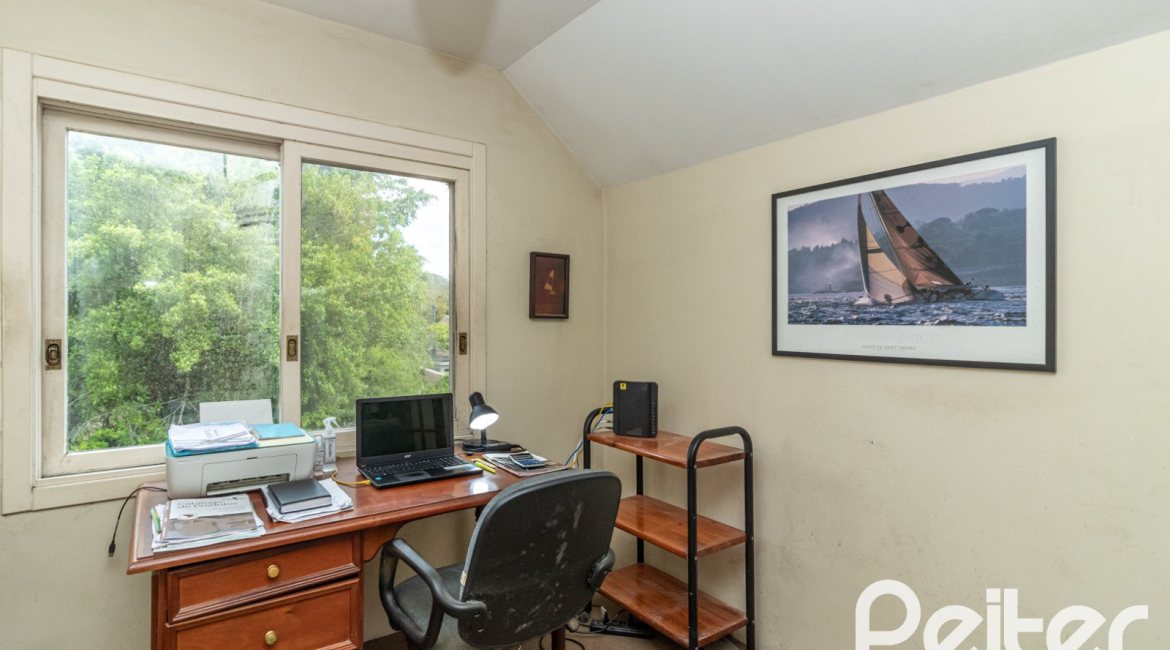 Casa em Condomínio à venda com 293m², 3 dormitórios, 1 suíte, 2 vagas, no bairro Tristeza em Porto Alegre