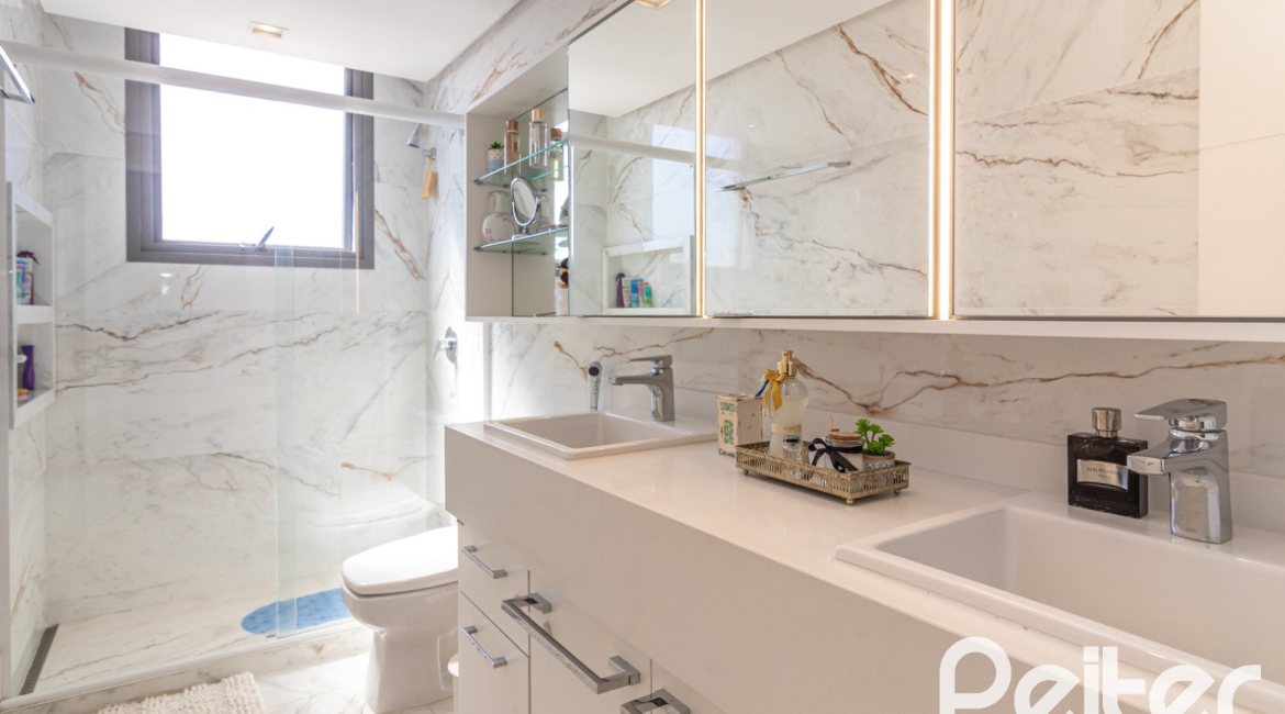 Apartamento à venda com 217m², 3 dormitórios, 3 suítes, 3 vagas, no bairro Tristeza em PORTO ALEGRE