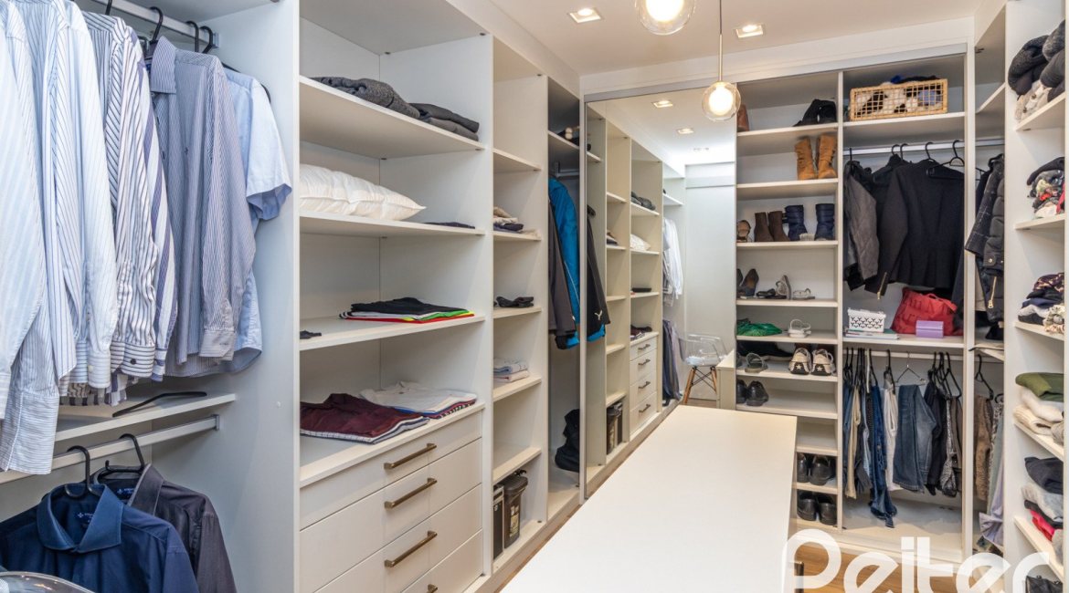 Apartamento à venda com 217m², 3 dormitórios, 3 suítes, 3 vagas, no bairro Tristeza em PORTO ALEGRE