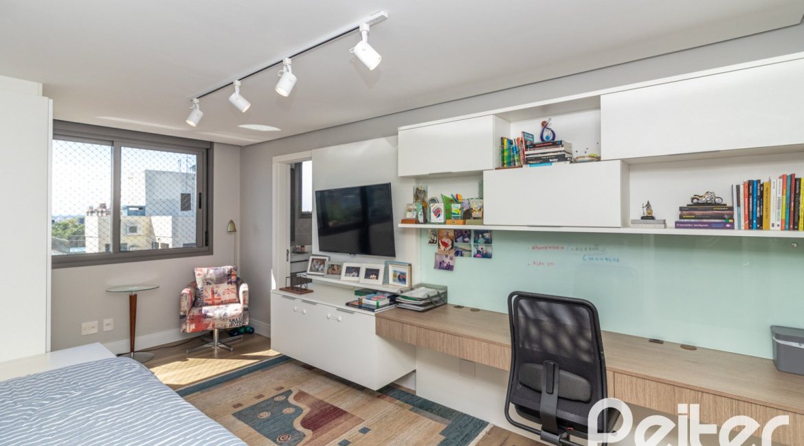 Apartamento à venda com 217m², 3 dormitórios, 3 suítes, 3 vagas, no bairro Tristeza em PORTO ALEGRE