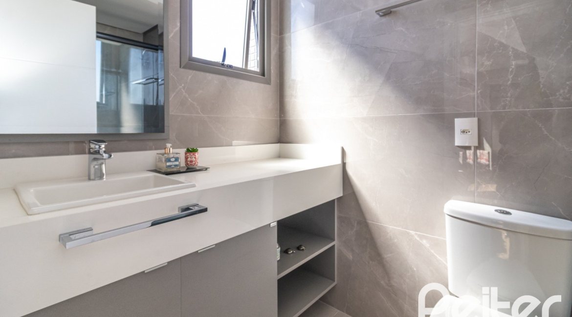 Apartamento à venda com 217m², 3 dormitórios, 3 suítes, 3 vagas, no bairro Tristeza em PORTO ALEGRE