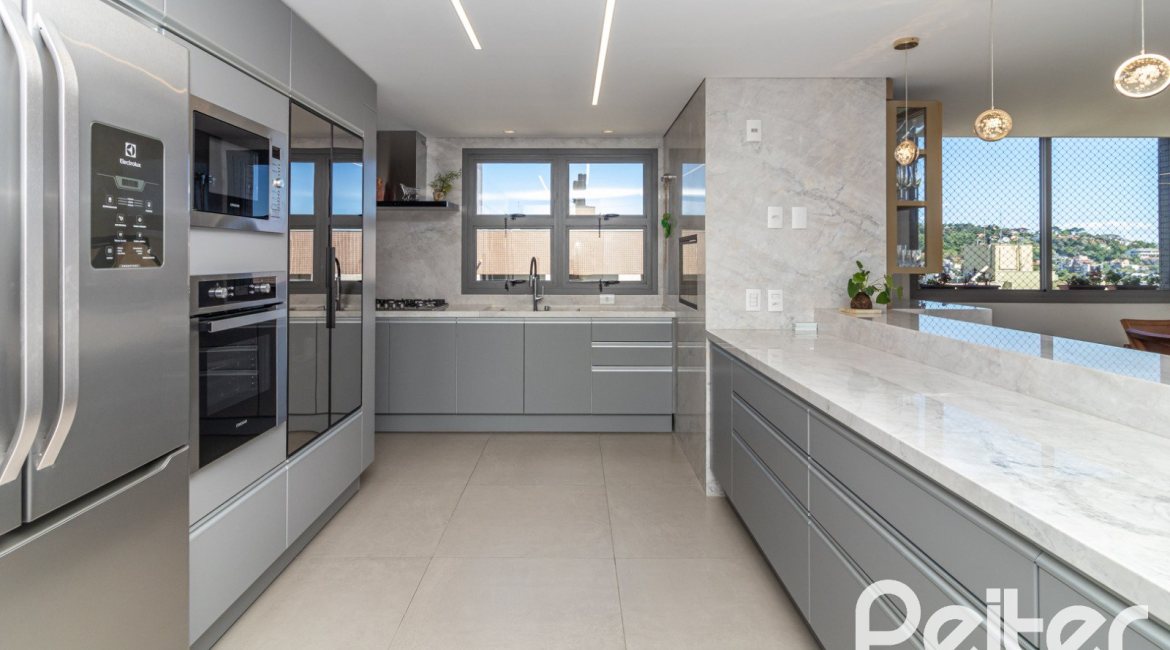 Apartamento à venda com 217m², 3 dormitórios, 3 suítes, 3 vagas, no bairro Tristeza em PORTO ALEGRE