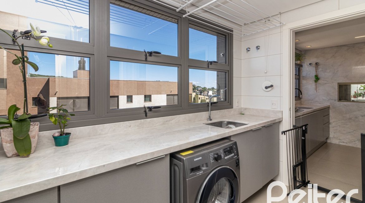 Apartamento à venda com 217m², 3 dormitórios, 3 suítes, 3 vagas, no bairro Tristeza em PORTO ALEGRE