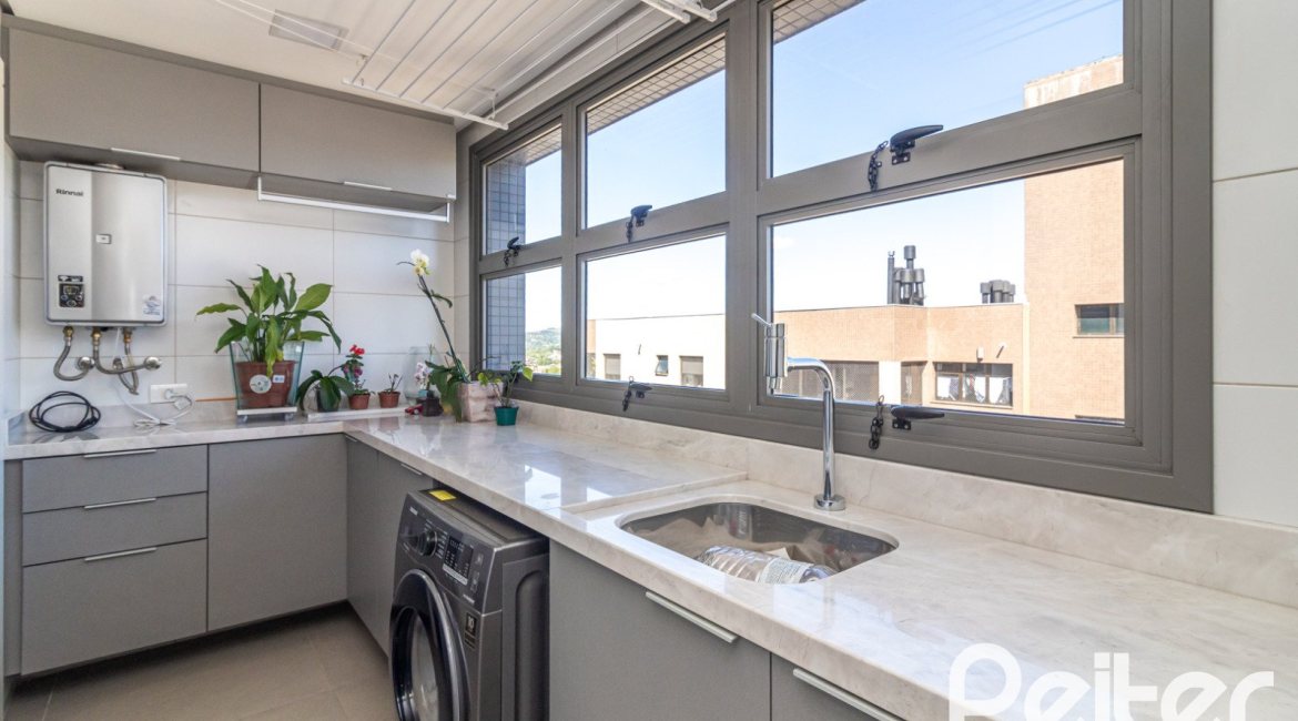 Apartamento à venda com 217m², 3 dormitórios, 3 suítes, 3 vagas, no bairro Tristeza em PORTO ALEGRE