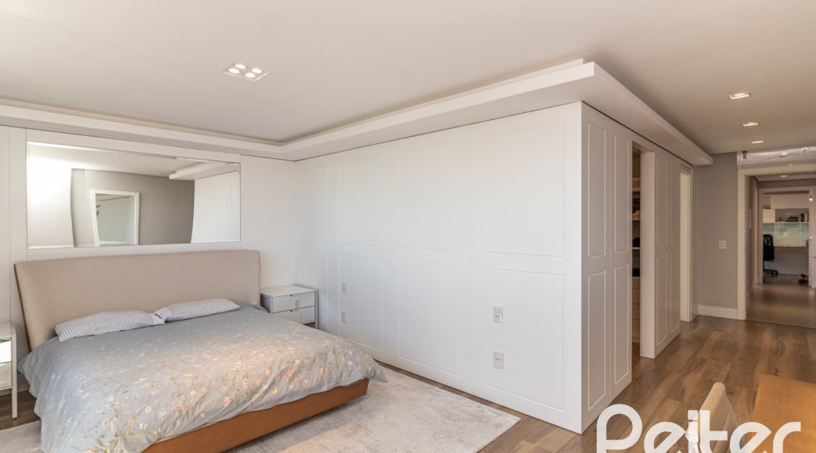 Apartamento à venda com 217m², 3 dormitórios, 3 suítes, 3 vagas, no bairro Tristeza em PORTO ALEGRE