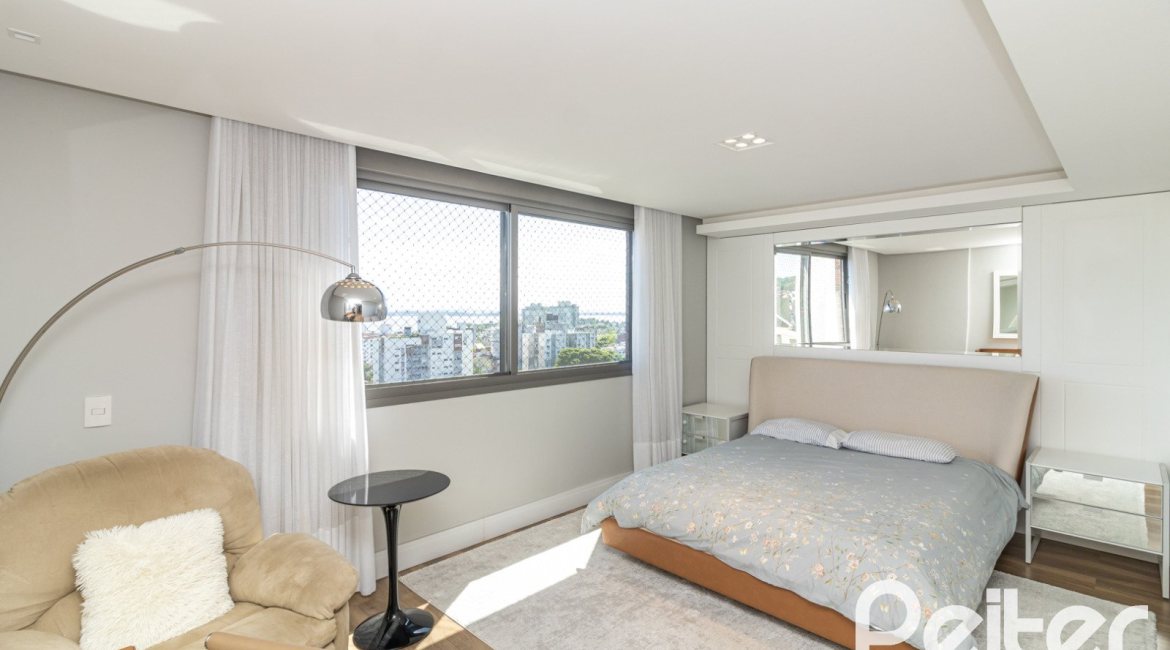 Apartamento à venda com 217m², 3 dormitórios, 3 suítes, 3 vagas, no bairro Tristeza em PORTO ALEGRE