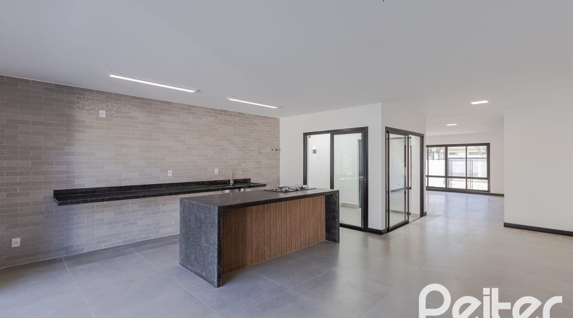 Casa à venda com 180m², 3 dormitórios, 1 suíte, 2 vagas, no bairro Ipanema em Porto Alegre