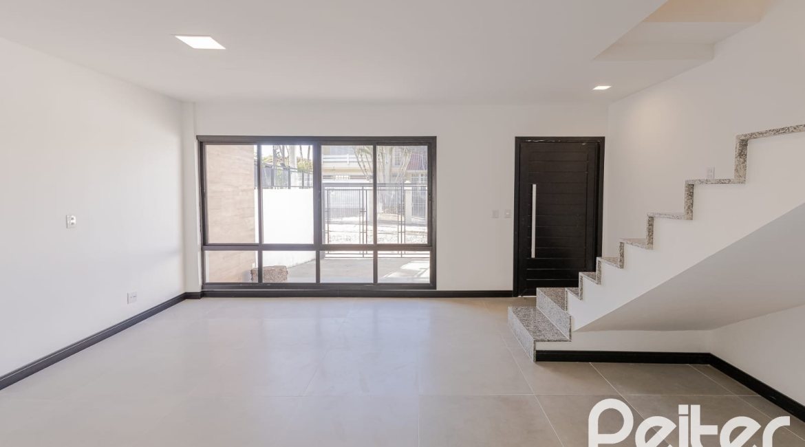 Casa à venda com 180m², 3 dormitórios, 1 suíte, 2 vagas, no bairro Ipanema em Porto Alegre