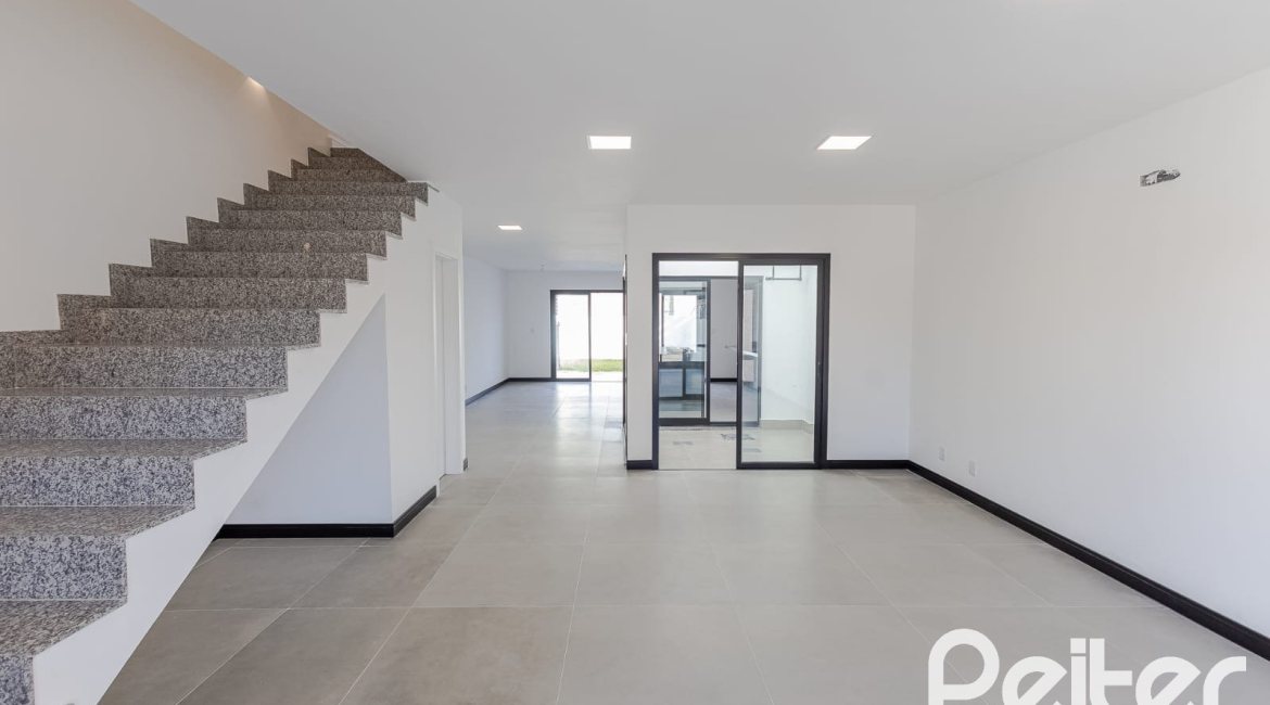 Casa à venda com 180m², 3 dormitórios, 1 suíte, 2 vagas, no bairro Ipanema em Porto Alegre