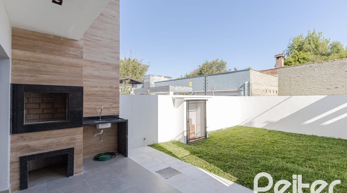 Casa à venda com 180m², 3 dormitórios, 1 suíte, 2 vagas, no bairro Ipanema em Porto Alegre