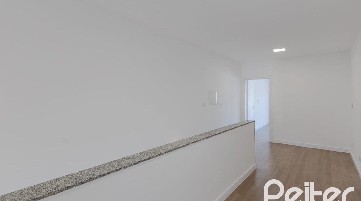 Casa à venda com 180m², 3 dormitórios, 1 suíte, 2 vagas, no bairro Ipanema em Porto Alegre