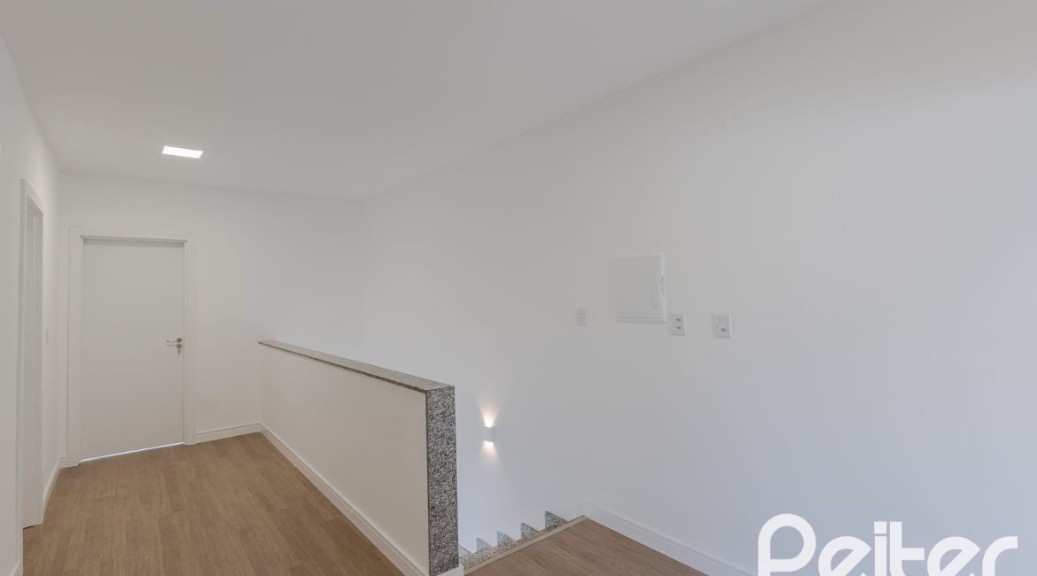 Casa à venda com 180m², 3 dormitórios, 1 suíte, 2 vagas, no bairro Ipanema em Porto Alegre