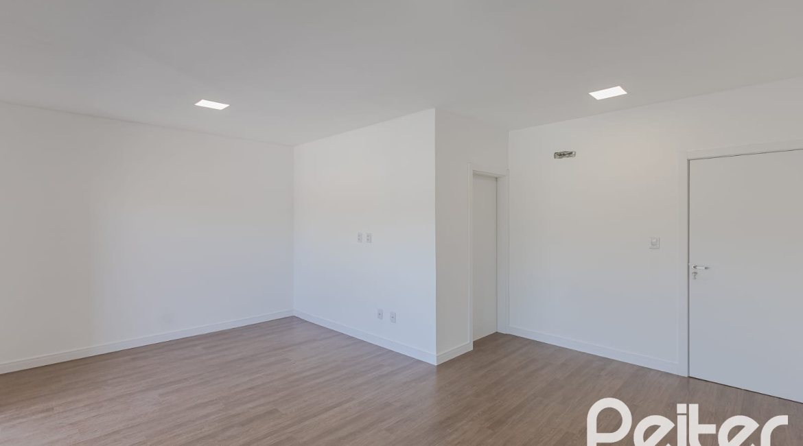 Casa à venda com 180m², 3 dormitórios, 1 suíte, 2 vagas, no bairro Ipanema em Porto Alegre