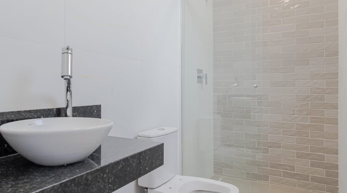 Casa à venda com 180m², 3 dormitórios, 1 suíte, 2 vagas, no bairro Ipanema em Porto Alegre