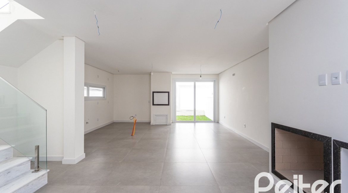 Casa em Condomínio à venda com 150m², 3 dormitórios, 3 suítes, 2 vagas, no bairro Ipanema em Porto Alegre