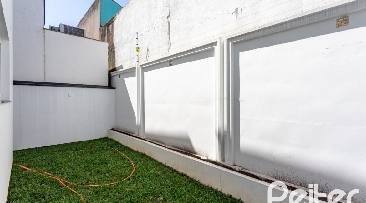 Casa em Condomínio à venda com 150m², 3 dormitórios, 3 suítes, 2 vagas, no bairro Ipanema em Porto Alegre