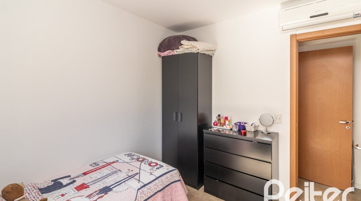 Apartamento à venda com 89m², 3 dormitórios, 1 suíte, 1 vaga, no bairro Ipanema em PORTO ALEGRE