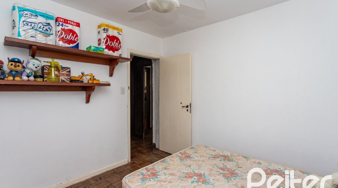 Casa à venda com 280m², 3 dormitórios, 1 suíte, 4 vagas, no bairro Tristeza em Porto Alegre
