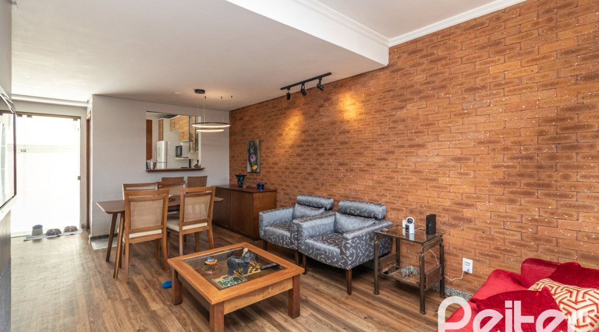 Casa à venda com 170m², 3 dormitórios, 1 suíte, 2 vagas, no bairro Tristeza em Porto Alegre