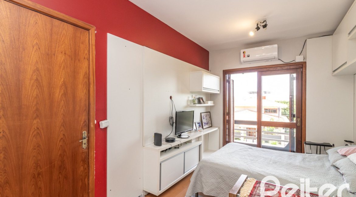 Casa à venda com 170m², 3 dormitórios, 1 suíte, 2 vagas, no bairro Tristeza em Porto Alegre