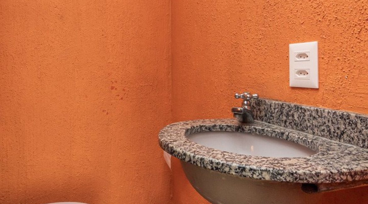 Casa à venda com 170m², 3 dormitórios, 1 suíte, 2 vagas, no bairro Tristeza em Porto Alegre