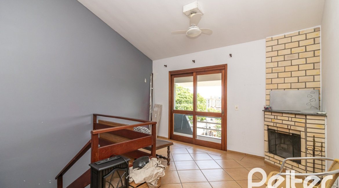 Casa à venda com 170m², 3 dormitórios, 1 suíte, 2 vagas, no bairro Tristeza em Porto Alegre