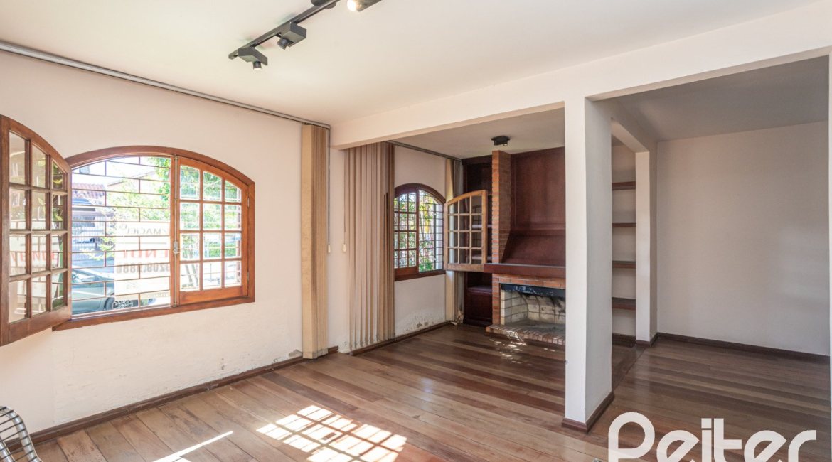 Casa à venda com 171m², 3 dormitórios, 1 suíte, no bairro Ipanema em Porto Alegre