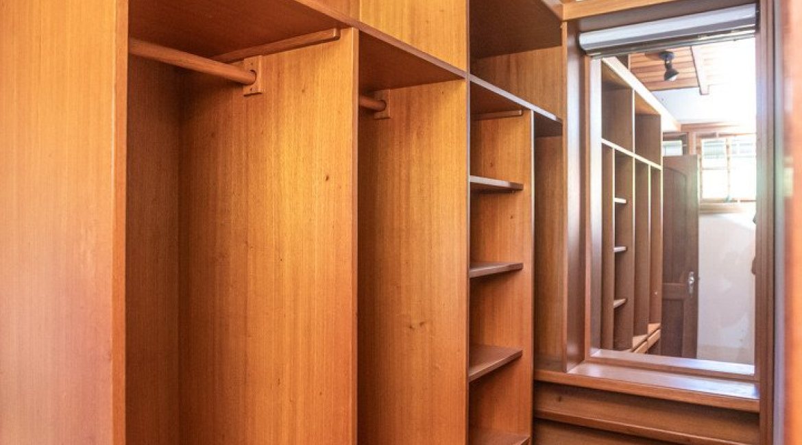 Casa à venda com 171m², 3 dormitórios, 1 suíte, no bairro Ipanema em Porto Alegre