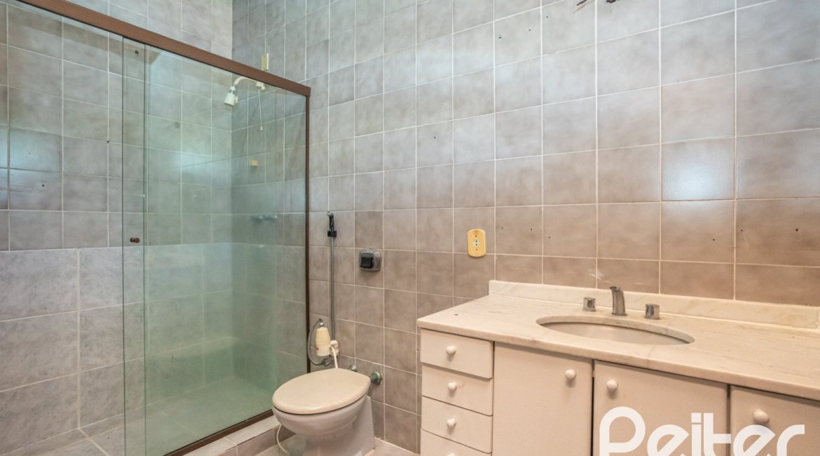 Casa à venda com 171m², 3 dormitórios, 1 suíte, no bairro Ipanema em Porto Alegre