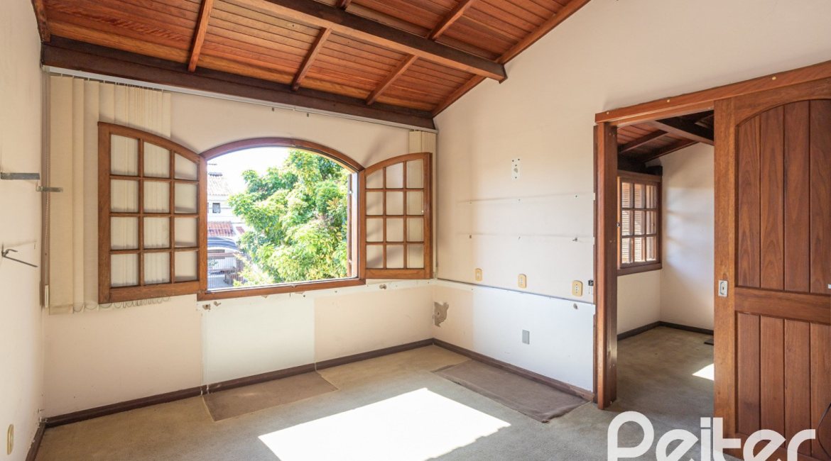 Casa à venda com 171m², 3 dormitórios, 1 suíte, no bairro Ipanema em Porto Alegre