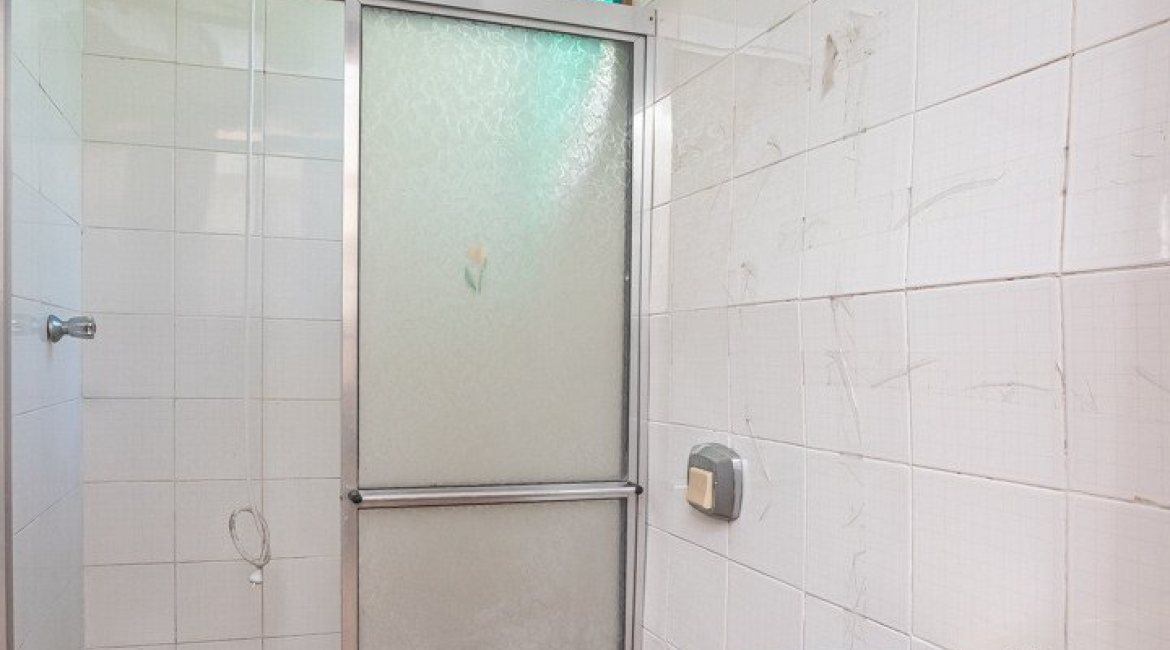 Casa à venda com 171m², 3 dormitórios, 1 suíte, no bairro Ipanema em Porto Alegre