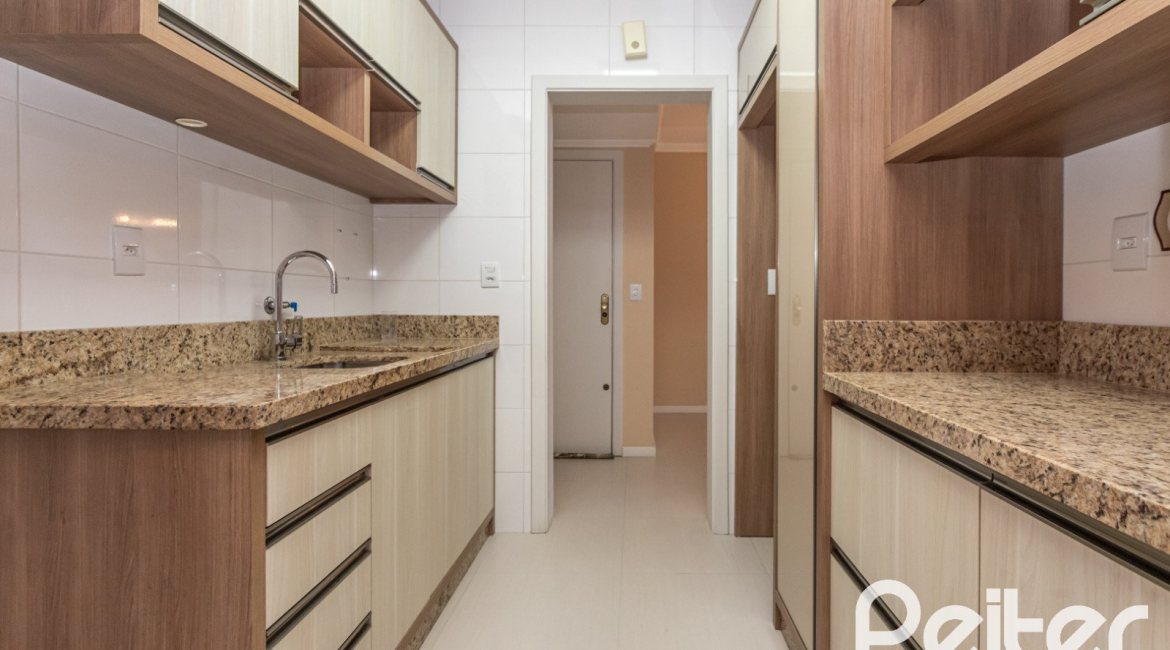 Apartamento à venda com 95m², 3 dormitórios, 1 suíte, 2 vagas, no bairro Tristeza em PORTO ALEGRE