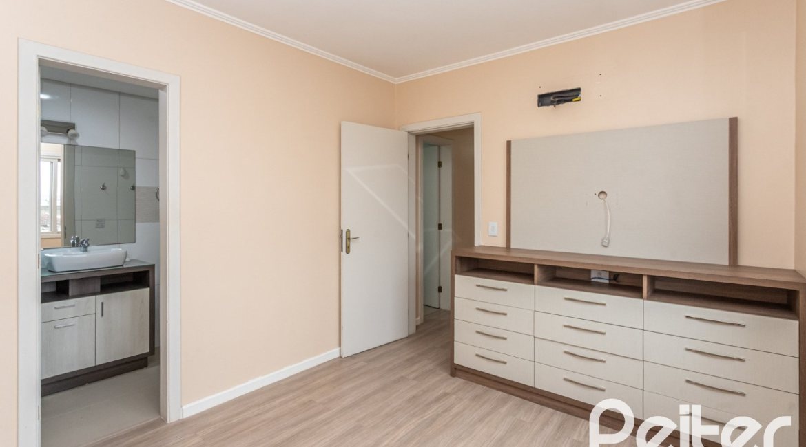 Apartamento à venda com 95m², 3 dormitórios, 1 suíte, 2 vagas, no bairro Tristeza em PORTO ALEGRE