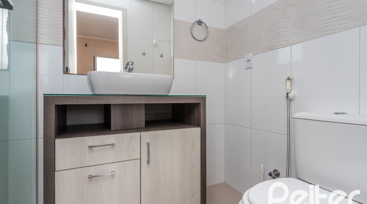 Apartamento à venda com 95m², 3 dormitórios, 1 suíte, 2 vagas, no bairro Tristeza em PORTO ALEGRE