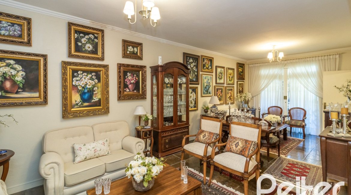 Casa à venda com 298m², 4 dormitórios, 1 suíte, 2 vagas, no bairro Ipanema em Porto Alegre