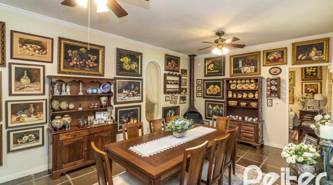 Casa à venda com 298m², 4 dormitórios, 1 suíte, 2 vagas, no bairro Ipanema em Porto Alegre