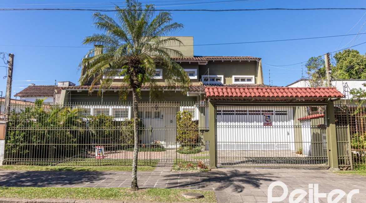Casa à venda com 298m², 4 dormitórios, 1 suíte, 2 vagas, no bairro Ipanema em Porto Alegre