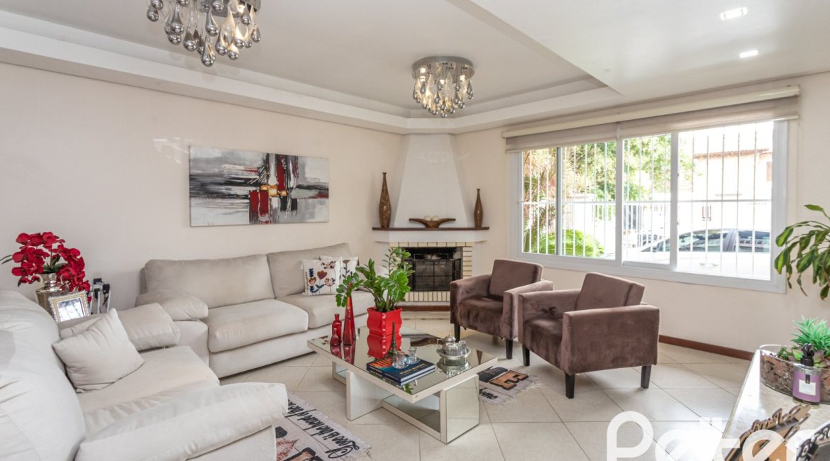 Casa à venda com 309m², 5 dormitórios, 3 suítes, 4 vagas, no bairro Ipanema em Porto Alegre