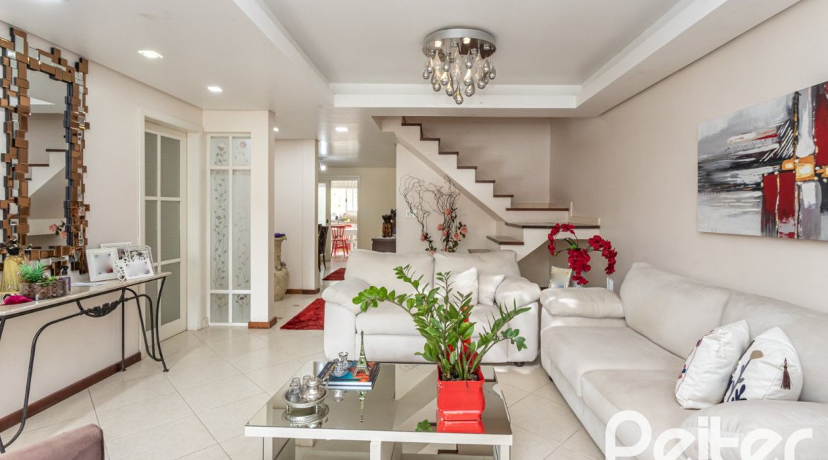 Casa à venda com 309m², 5 dormitórios, 3 suítes, 4 vagas, no bairro Ipanema em Porto Alegre
