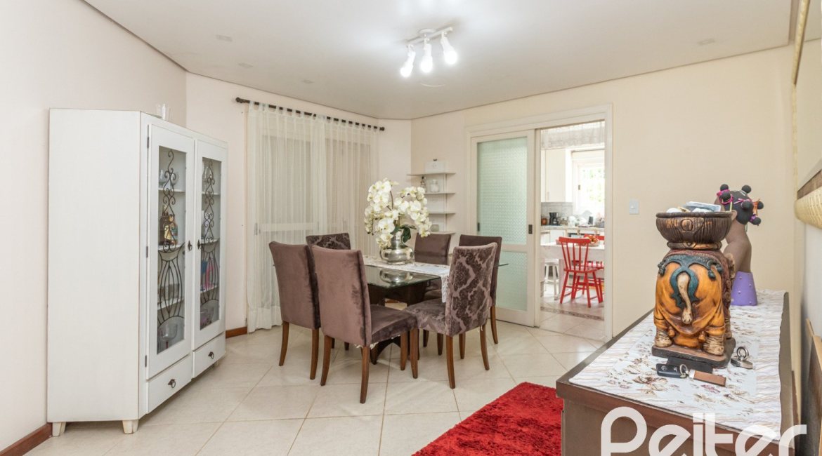 Casa à venda com 309m², 5 dormitórios, 3 suítes, 4 vagas, no bairro Ipanema em Porto Alegre