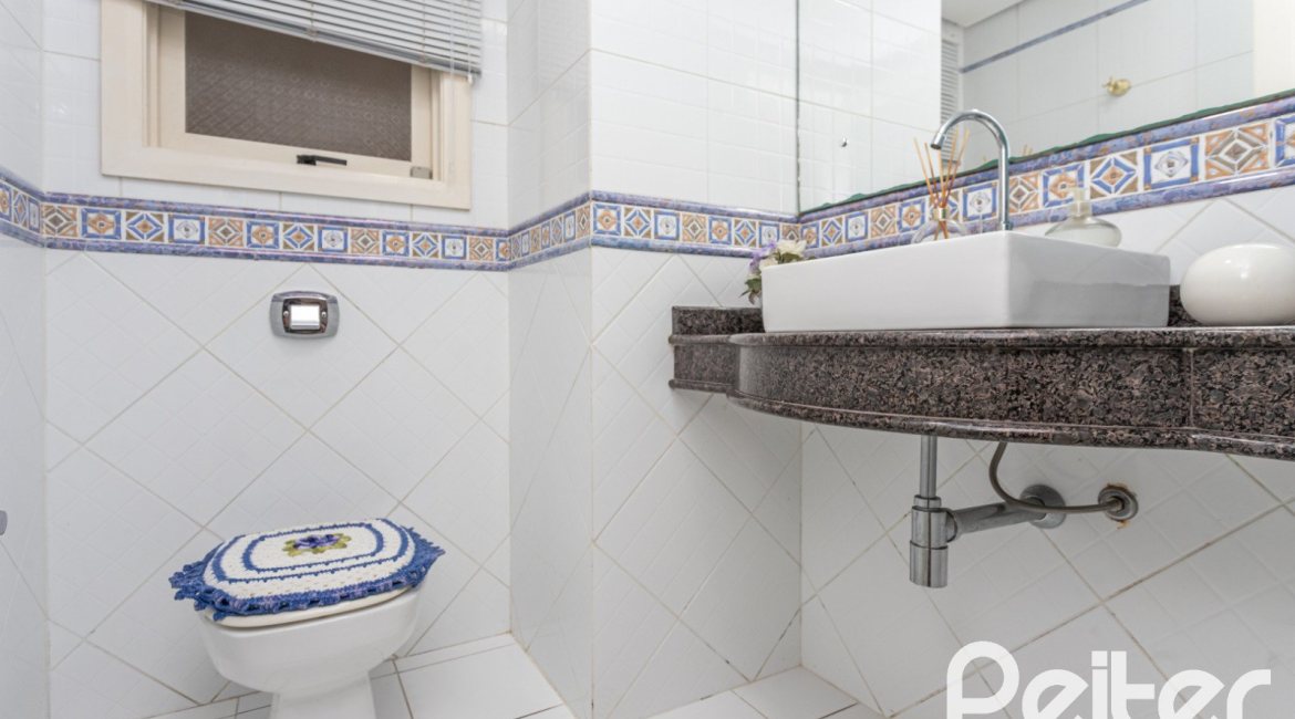 Casa à venda com 309m², 5 dormitórios, 3 suítes, 4 vagas, no bairro Ipanema em Porto Alegre