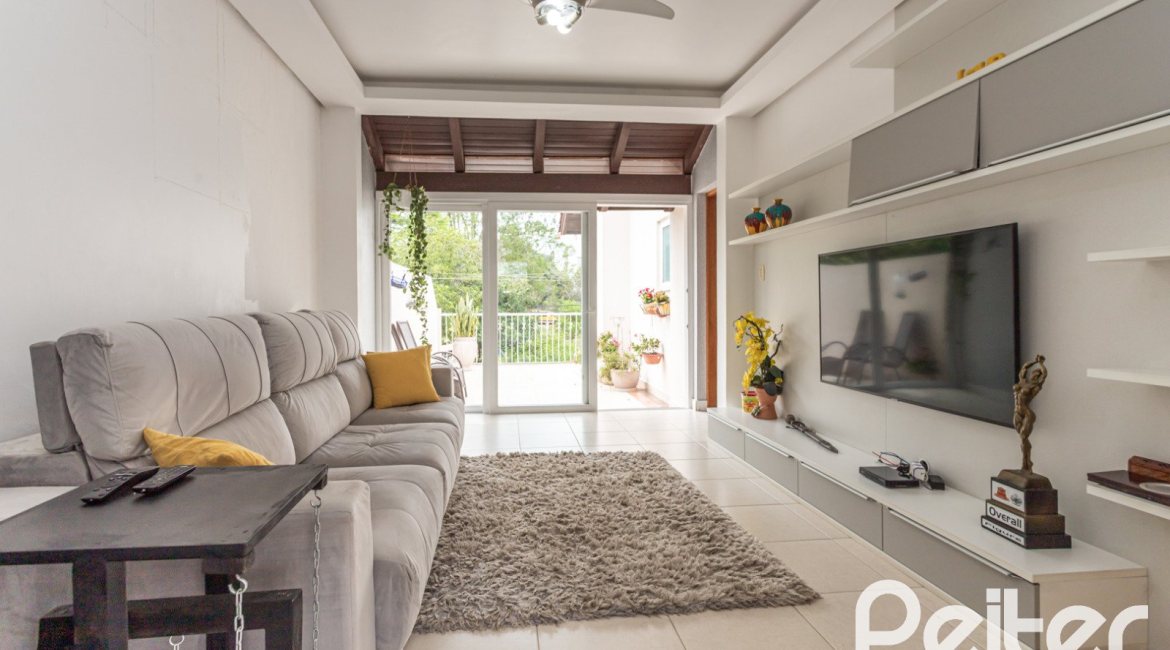 Casa à venda com 309m², 5 dormitórios, 3 suítes, 4 vagas, no bairro Ipanema em Porto Alegre