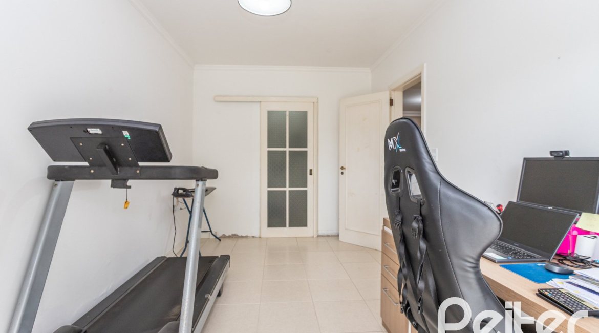 Casa à venda com 309m², 5 dormitórios, 3 suítes, 4 vagas, no bairro Ipanema em Porto Alegre