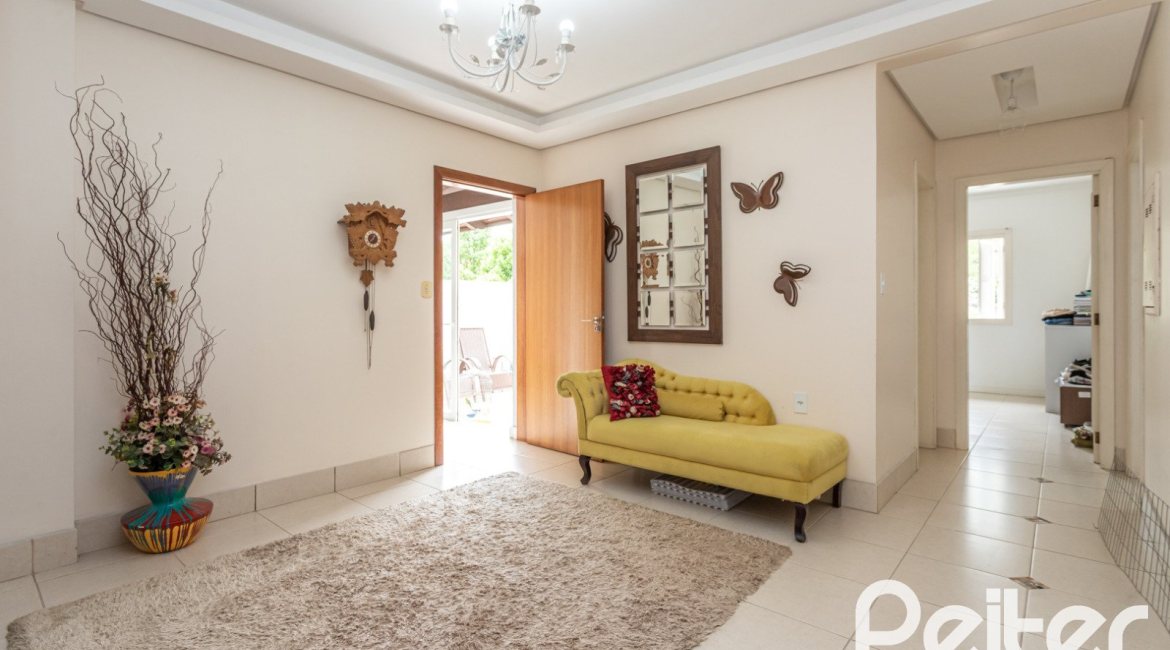 Casa à venda com 309m², 5 dormitórios, 3 suítes, 4 vagas, no bairro Ipanema em Porto Alegre